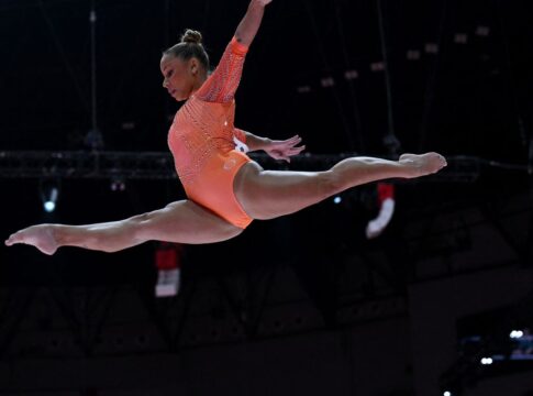 flavia-saraiva-vai-a-final-da-trave-no-mundial-de-ginastica-artistica
