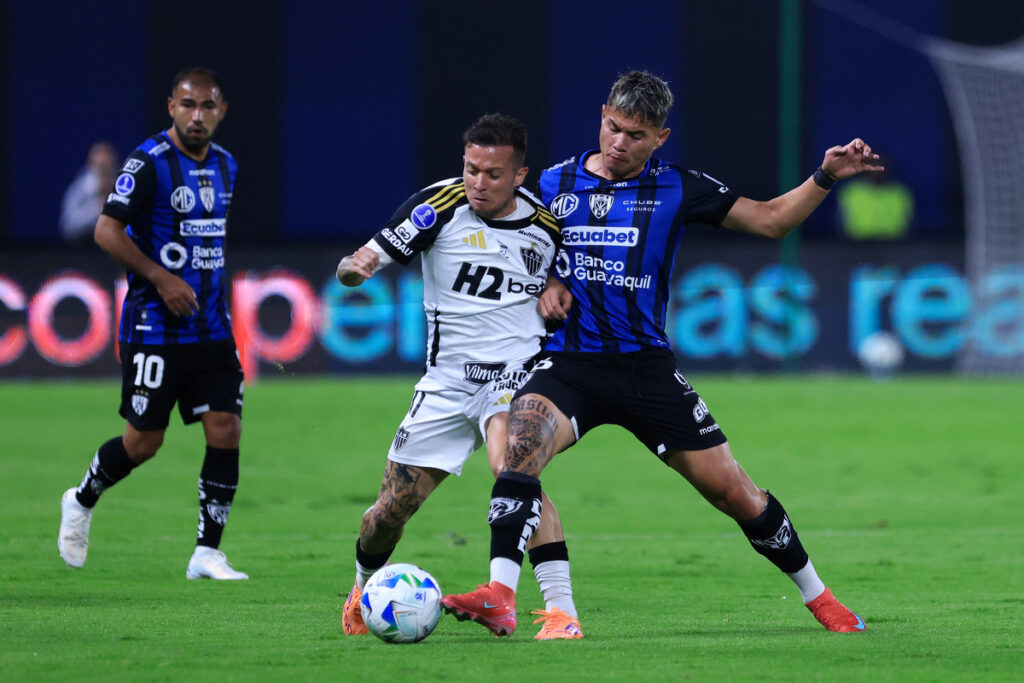 com-gol-salvador-de-dudu,-atletico-mg-arranca-empate-na-sul-americana