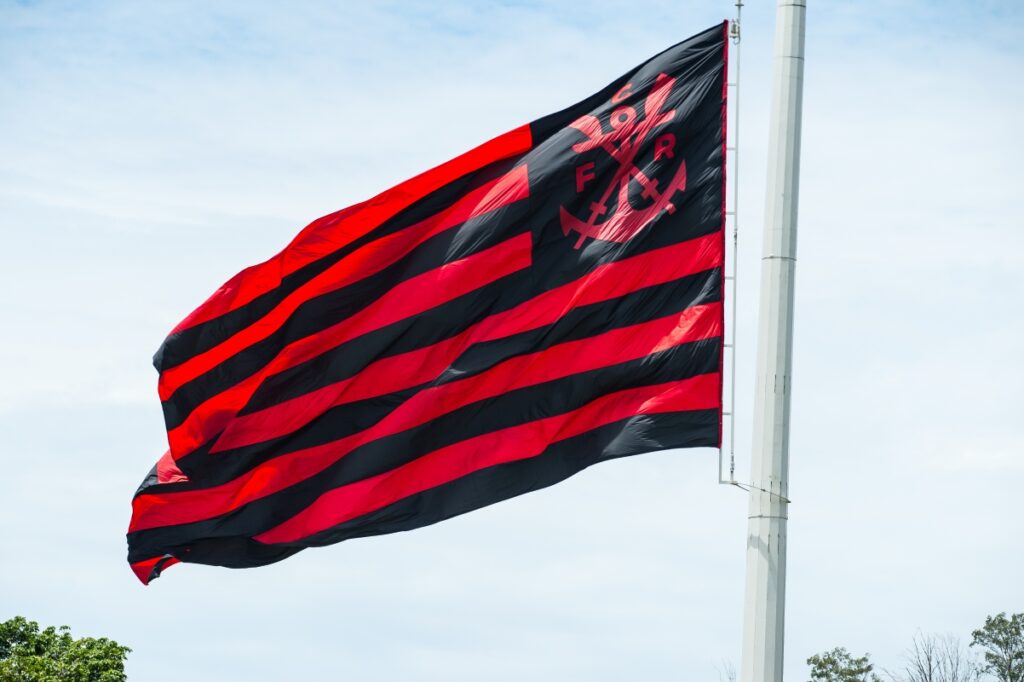 justica-absolve-sete-reus-do-incendio-no-ninho-do-urubu;-confira