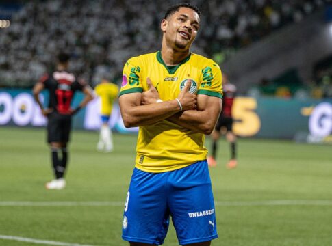 vitor-roque-e-o-jogador-mais-valioso-do-brasil,-aponta-pesquisa