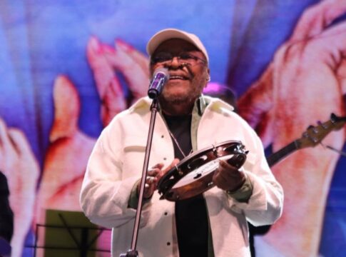 martinho-da-vila-leva-a-forca-da-negritude-e-o-samba-ao-estilo-brasil