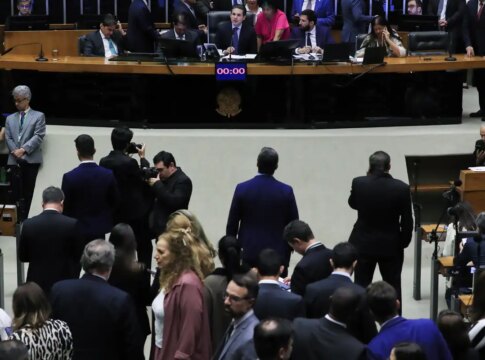 camara-aprova-urgencia-para-votar-projeto-que-cria-bancada-crista