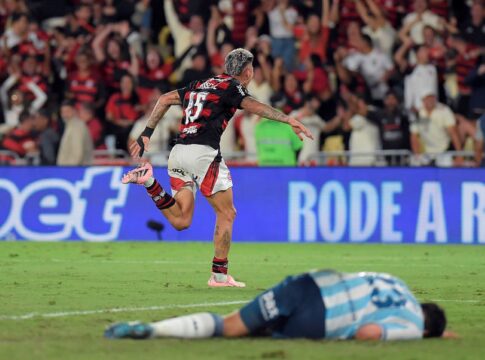 com-gol-no-fim,-flamengo-vence-racing-pela-semifinal-da-libertadores