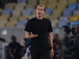 “dominamos-com-paciencia”,-diz-filipe-luis-apos-vitoria-contra-racing