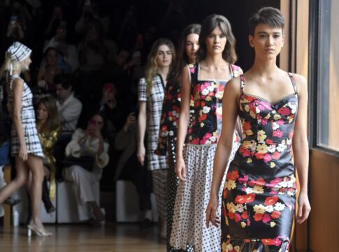 estampas-floridas-dominam-o-spfw-n60:-veja-tendencias-do-evento