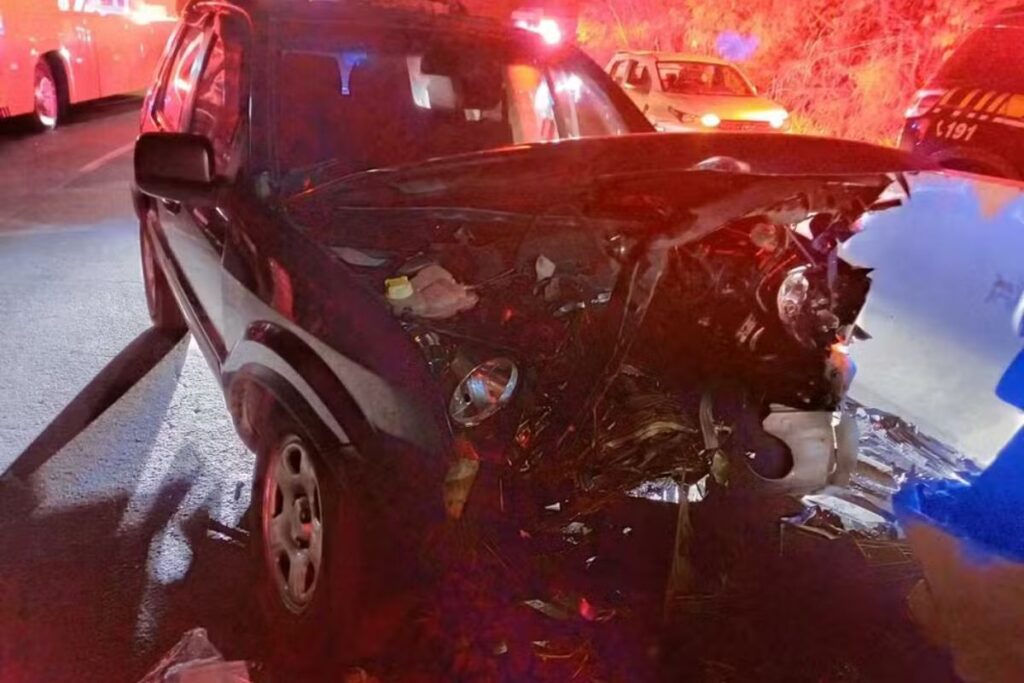 pista-da-dutra-esta-interditada-apos-engavetamento-que-causou-1-morte