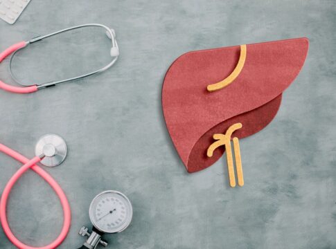 figado-em-alerta:-medicas-apontam-sintomas-que-indicam-algo-errado