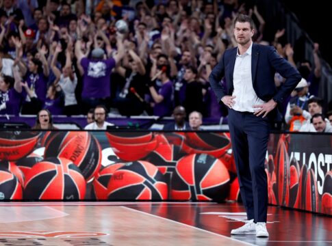 tiago-splitter-se-torna-primeiro-tecnico-brasileiro-na-historia-da-nba