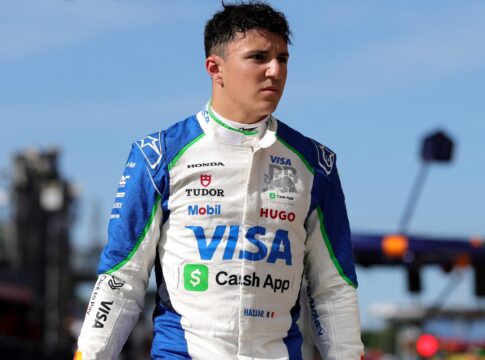 novato-na-f1-critica-especulacao-sobre-futuro-na-red-bull:-“irritante”