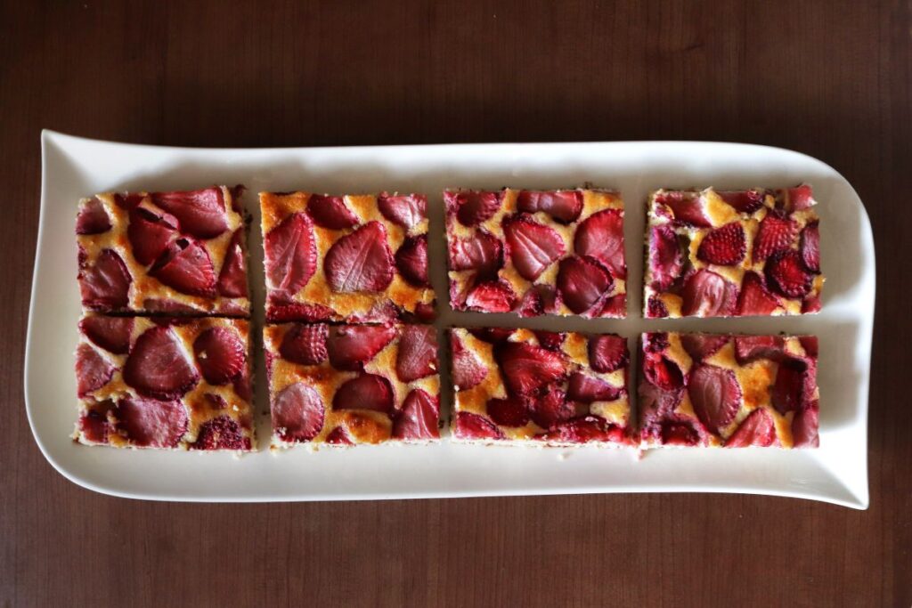 no-liquidificador:-aprenda-receita-de-bolo-de-morango-saudavel-e-facil