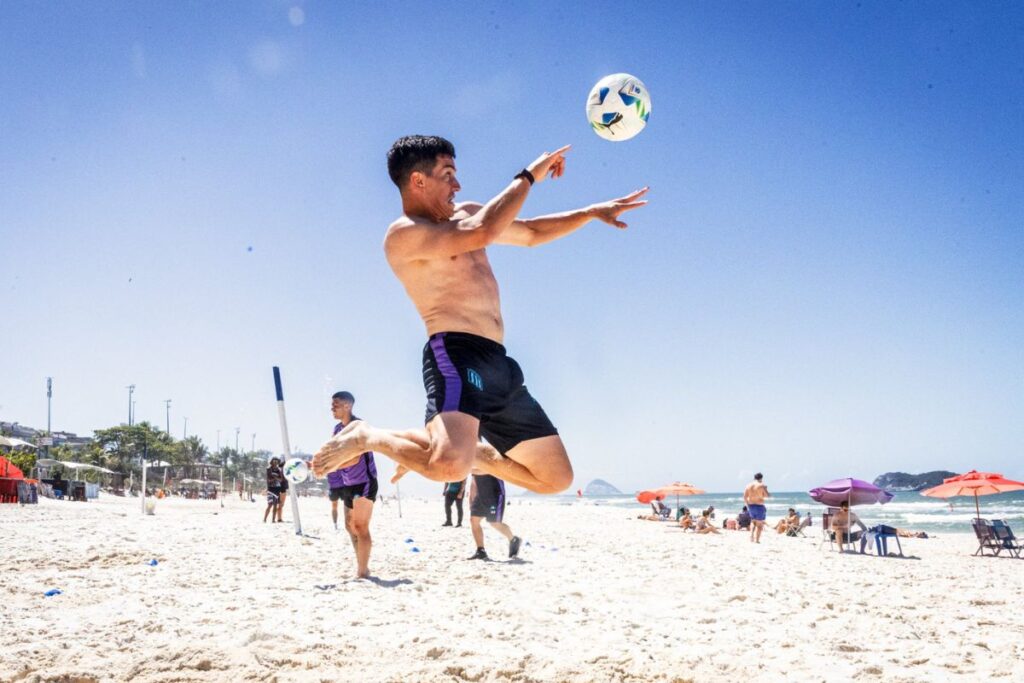 racing-treina-em-praia-no-rj-apos-derrota-para-o-flamengo;-confira