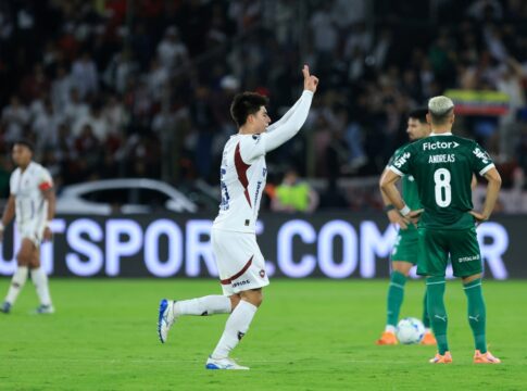 villamil-marca-novamente-e-ldu-faz-3-x-0-no-palmeiras;-veja-gol