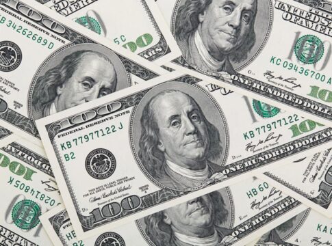 dolar-abre-estavel-com-inflacao-no-brasil-e-nos-eua,-lula-e-trump