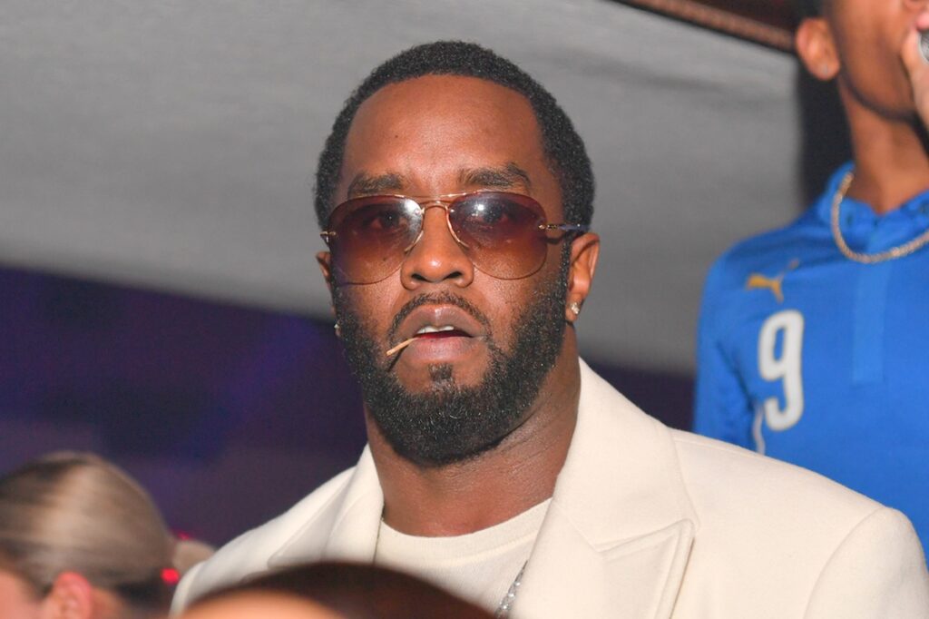 sean-diddy-combs-e-acordado-com-faca-no-pescoco-em-prisao,-diz-jornal