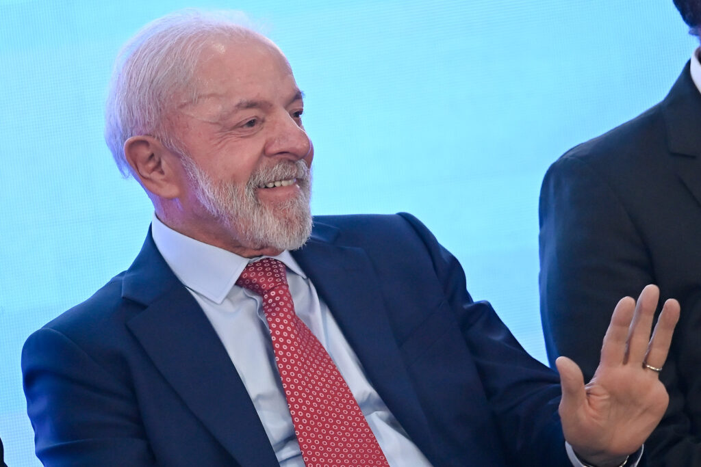 atlas:-lula-lidera-em-todos-os-cenarios-de-1o-e-2o-turnos-para-2026