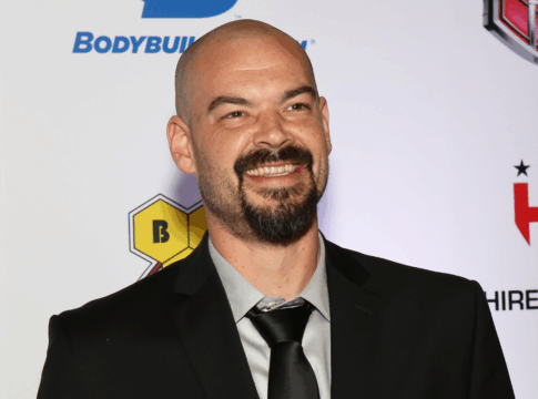 apresentador-descobre-ao-vivo-que-a-esposa-armou-plano-para-mata-lo