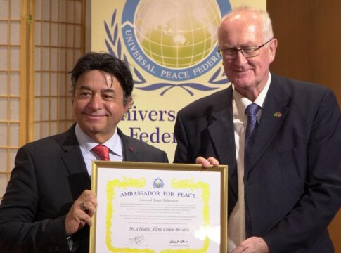 maestro-claudio-cohen-recebe-titulo-de-embaixador-da-paz-em-viena maestro-claudio-cohen-recebe-titulo-de-embaixador-da-paz-em-viena