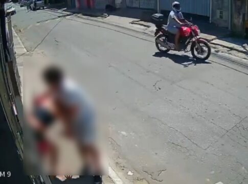 imagens-fortes:-jovem-leva-facadas-do-companheiro-apos-briga-em-sp