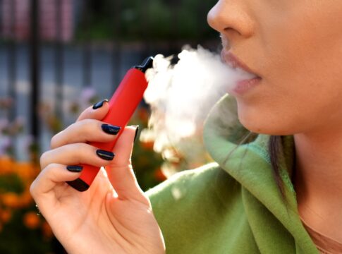 vapes:-mercado-ilegal-movimenta-mais-de-r$-5,8-milhoes-por-dia-em-sp
