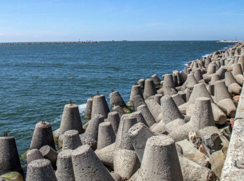 indonesia-construira-grande-muralha-maritima-para-combater-enchentes