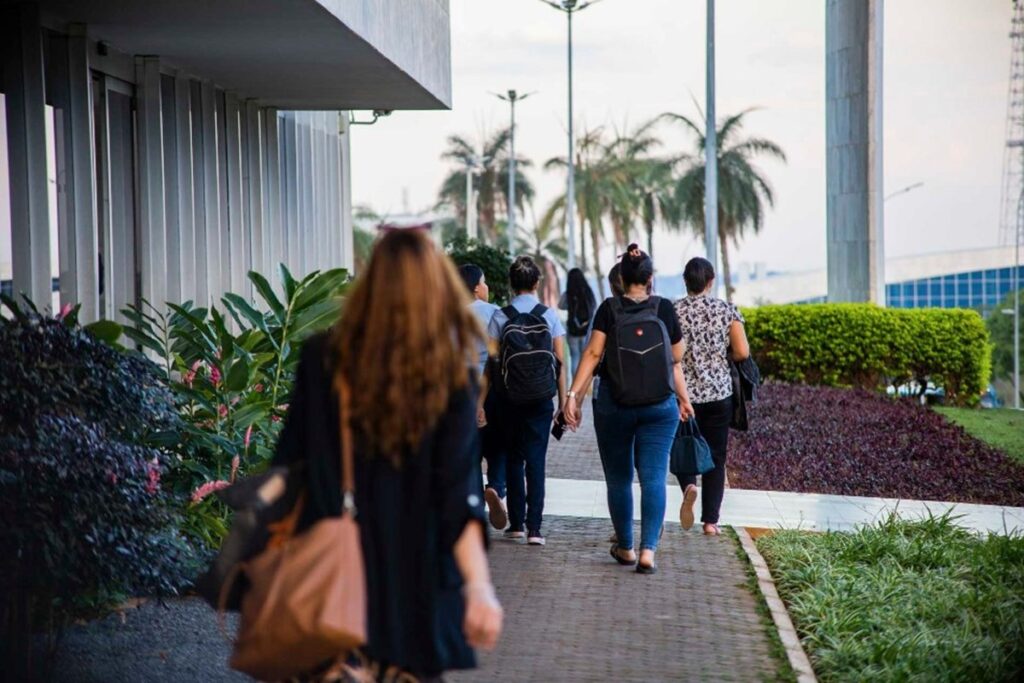 dia-do-servidor-publico:-saiba-o-que-abre-e-fecha-no-df-na-segunda