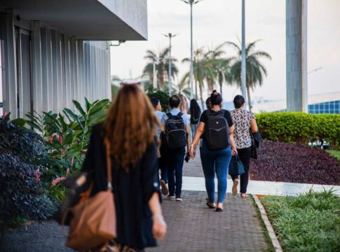 dia-do-servidor-publico:-saiba-o-que-abre-e-fecha-no-df-na-segunda