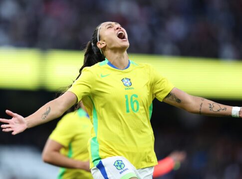 com-uma-a-menos,-selecao-brasileira-vence-inglaterra-em-jogo-amistoso