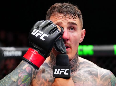 video:-luta-principal-do-ufc-321-e-encerrada-por-dedada-no-olho video:-luta-principal-do-ufc-321-e-encerrada-por-dedada-no-olho