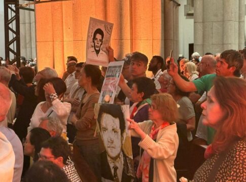 fieis-lotam-catedral-da-se-50-anos-apos-morte-de-herzog:-“sem-anistia”