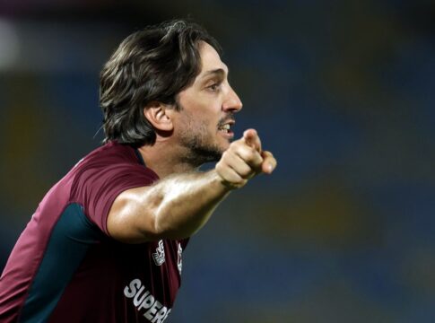 apos-gol-de-samuel-xavier,-zubeldia-comenta-importancia-dos-laterais