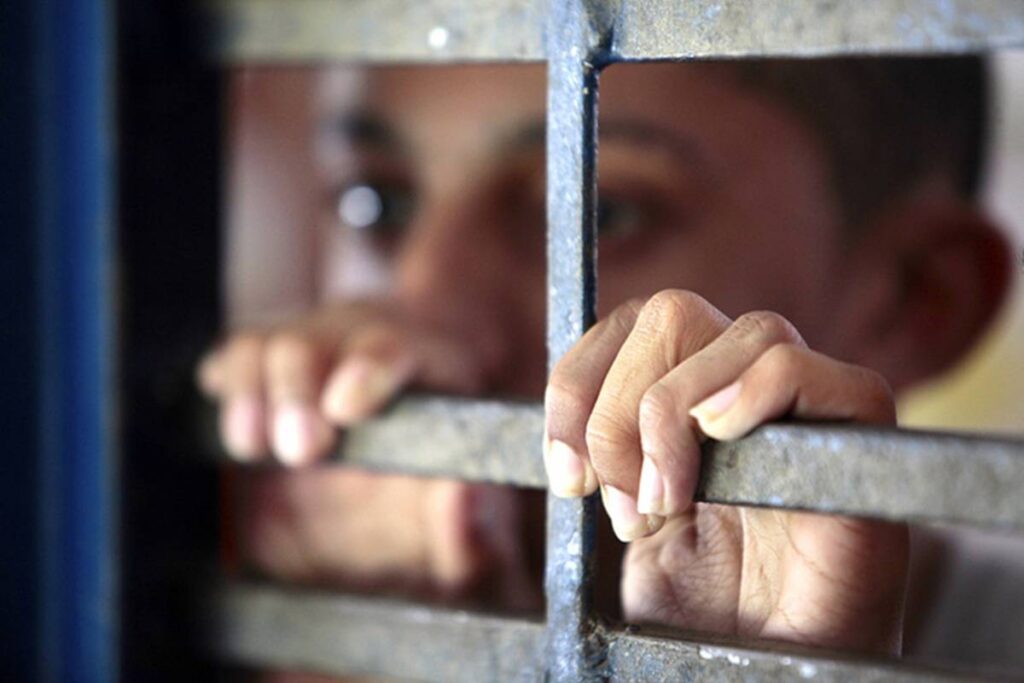 tortura-contra-menores-infratores-ainda-e-realidade-no-pais.-veja-dados
