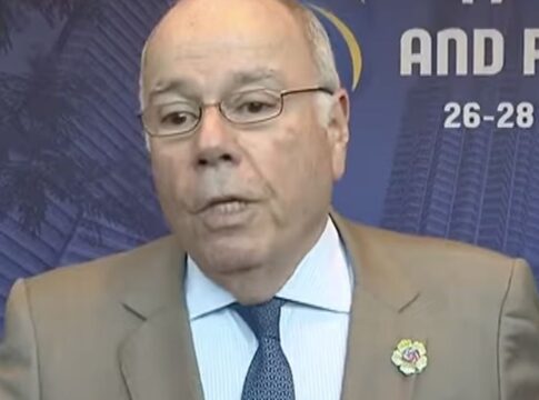 reunioes-para-suspender-tarifaco-comecam-ainda-hoje,-diz-mauro-vieira