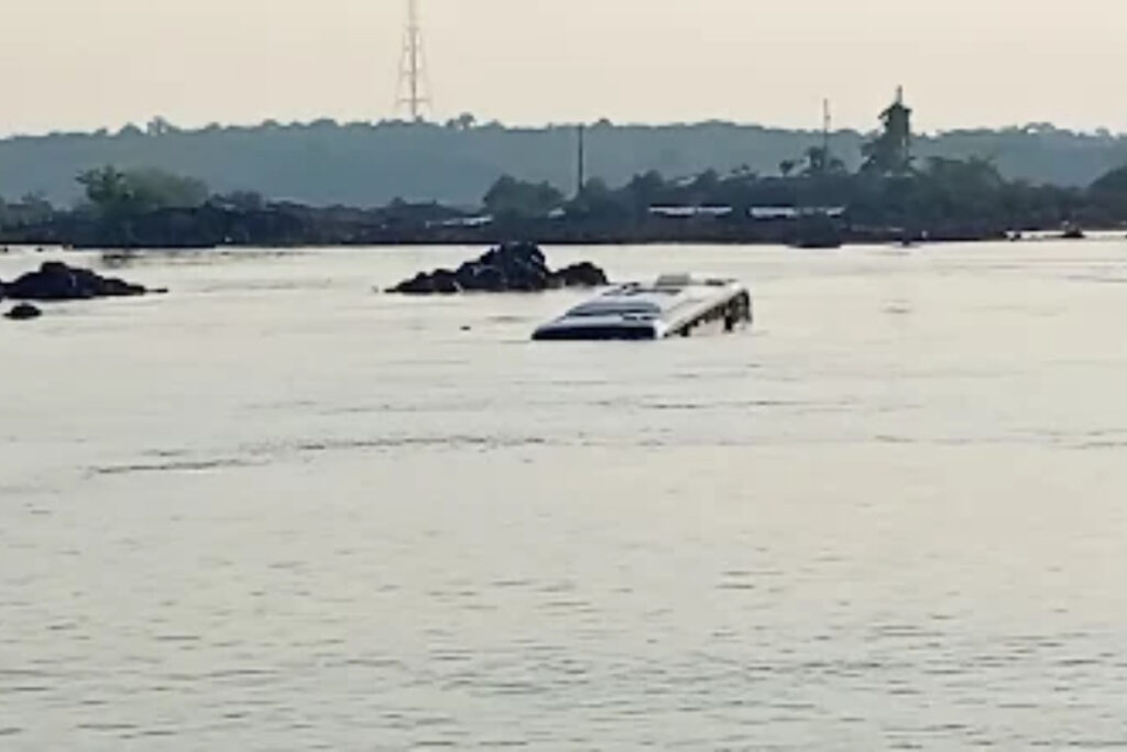onibus-cai-no-rio-tocantins-e-condutor-morre-afogado-no-bagageiro