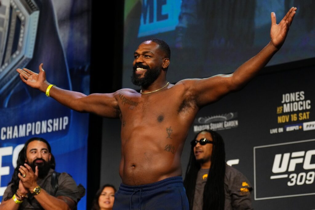 ufc:-jon-jones-aceita-lutar-contra-poatan-na-casa-branca