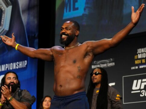 ufc:-jon-jones-aceita-lutar-contra-poatan-na-casa-branca