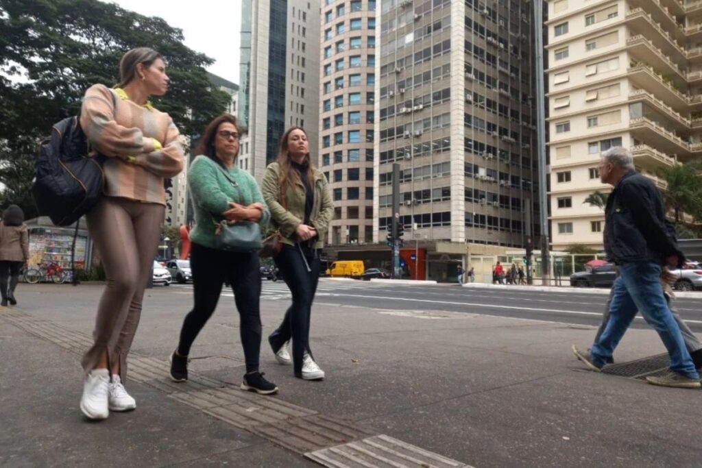 chuva-e-frio-voltam-a-sp-apos-fim-de-semana-de-calor.-veja-quando