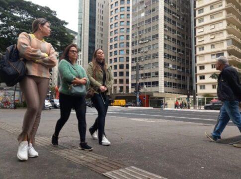 chuva-e-frio-voltam-a-sp-apos-fim-de-semana-de-calor.-veja-quando