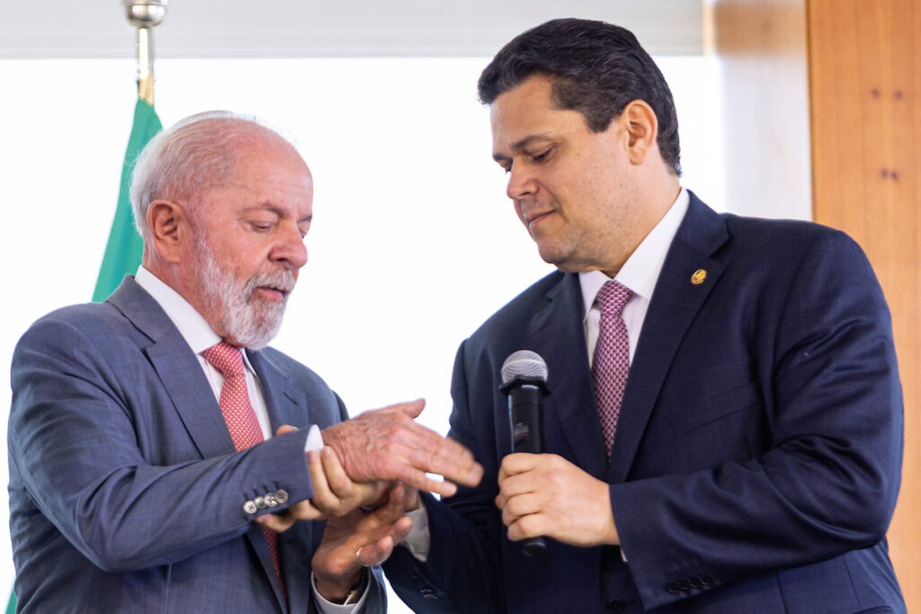 alcolumbre-se-manifesta-sobre-encontro-entre-lula-e-trump