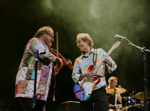 beto-guedes-e-sergio-hinds-celebram-a-mpb-em-shows-no-estilo-brasil