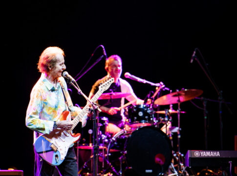 beto-guedes,-sergio-hinds-e-convidados-fazem-tributo-a-amizade