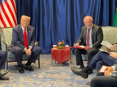 planalto-celebra-abraco-de-lula-com-trump-e-bolsonaro-escanteado