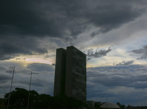 semana-comeca-com-ceu-nublado-no-df;-saiba-se-vem-chuva-por-ai