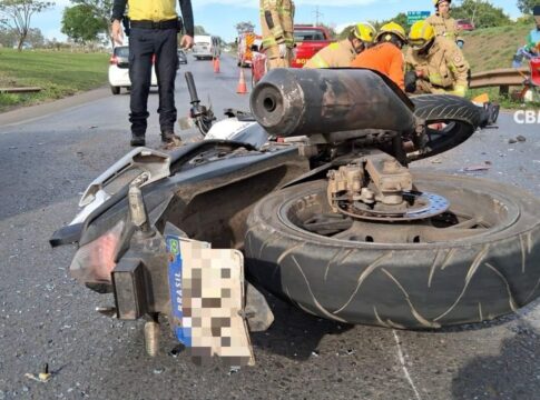 motociclista-fica-em-estado-grave-apos-bater-na-traseira-de-carro