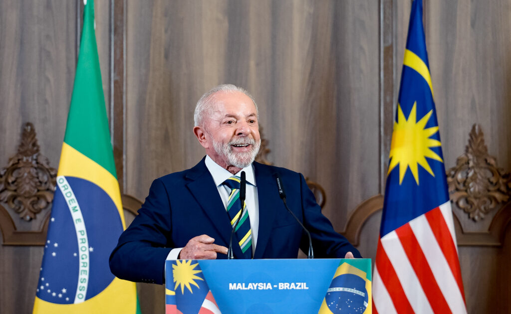 “brics-nao-nasceu-para-afrontar-ninguem”,-diz-lula-na-malasia