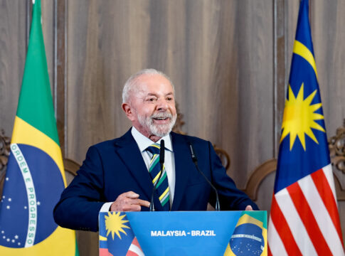 “brics-nao-nasceu-para-afrontar-ninguem”,-diz-lula-na-malasia