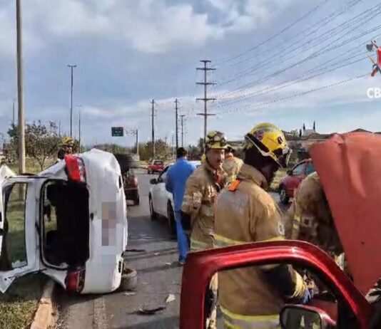 batida-entre-quatro-carros-termina-em-capotamento-no-lago-sul