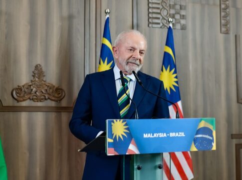 “ele-tem-meu-telefone-e-eu-tenho-o-dele”,-diz-lula-sobre-trump