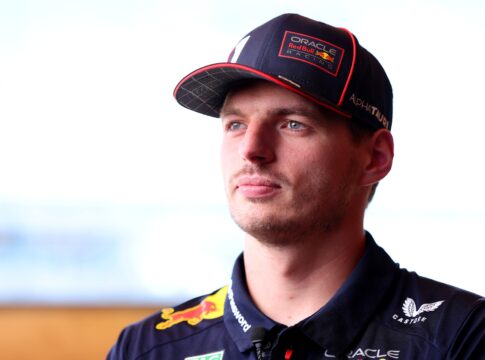 piloto-tetracampeao-de-formula-1-desembarca-em-brasilia;-saiba-por-que