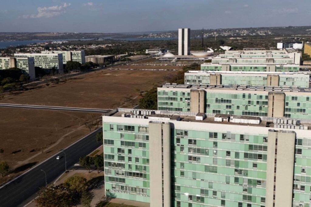 reforma-administrativa-nao-e-para-“vilanizar”-servidor,-diz-autor