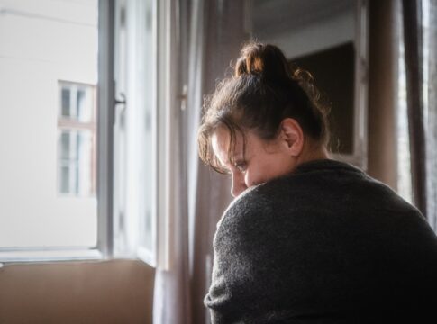 pessoas-que-escolhem-a-solidao-tem-3-tracos-em-comum,-dizem-experts